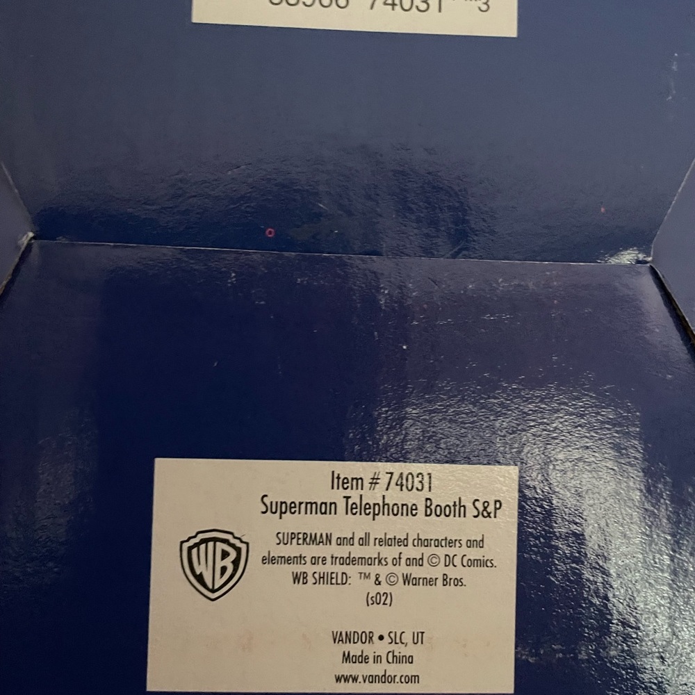 Superman Telephone Booth Salt and Pepper Shaker. - Picture 8 of 12